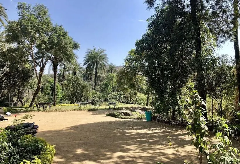 Camera Deluxe, Agroha