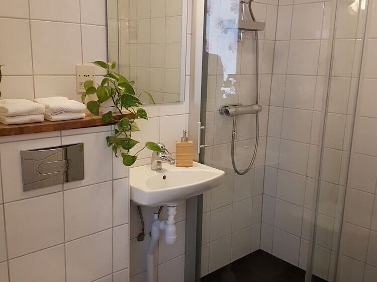 Номер Стандарт, Smålandsstenar Hotell