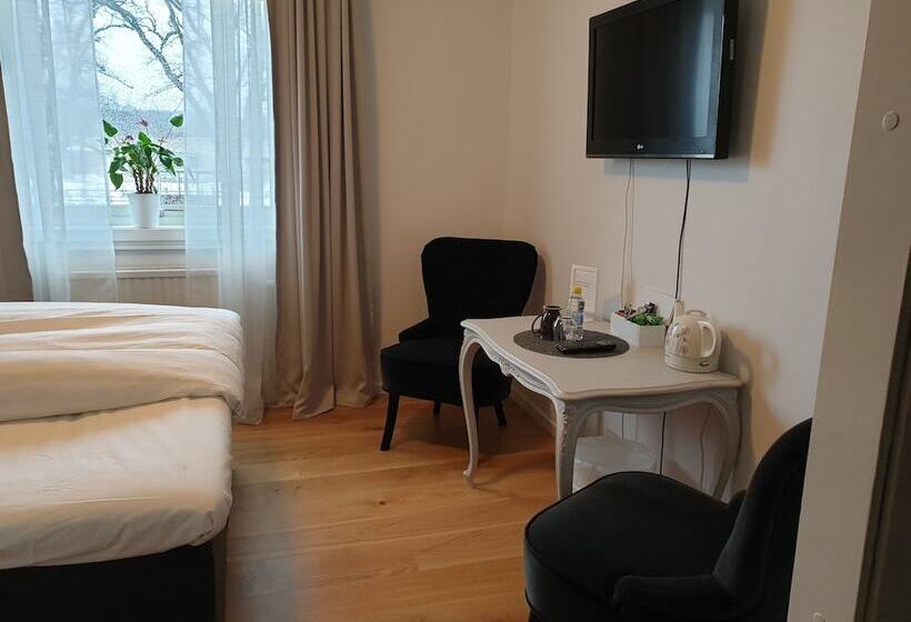 Номер Стандарт, Smålandsstenar Hotell