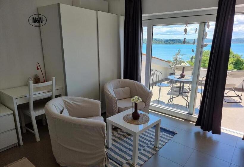 Номер Стандарт Вид на Море с Балконом, N&n Apartments And Rooms By Locap Group