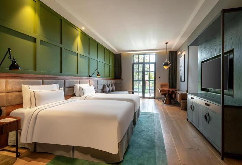 Premium room with terrace, Melia Shanghai Parkside