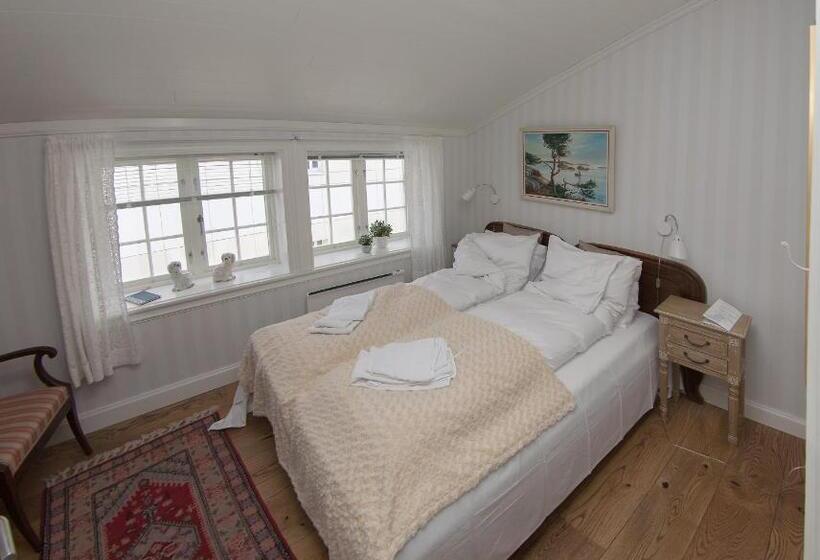 Standard room with outdoor bath, Holsthuset Losji