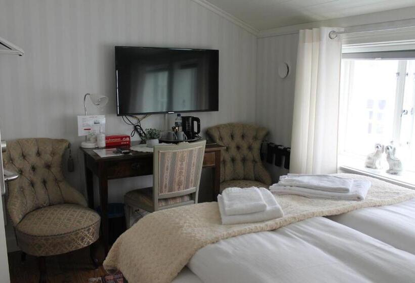 Standard room with outdoor bath, Holsthuset Losji