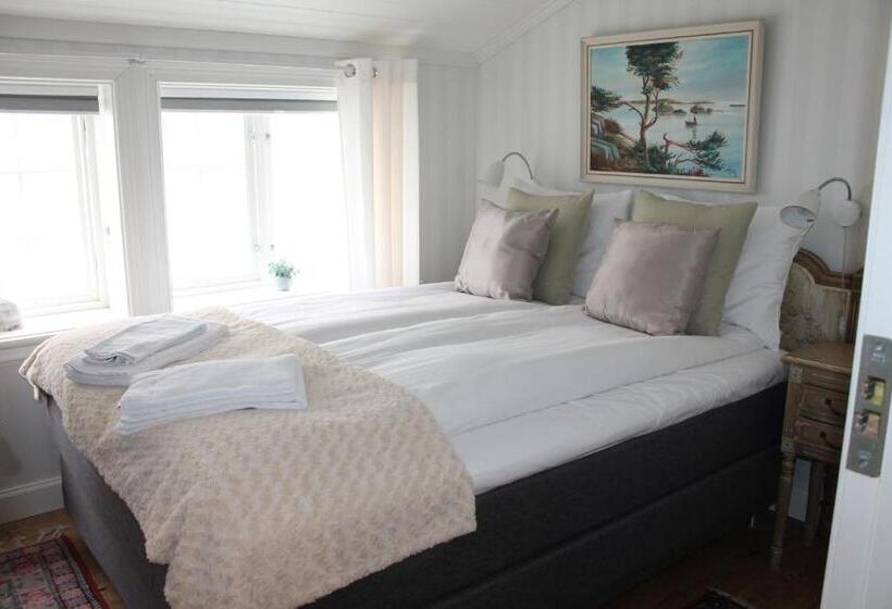 Standard room with outdoor bath, Holsthuset Losji