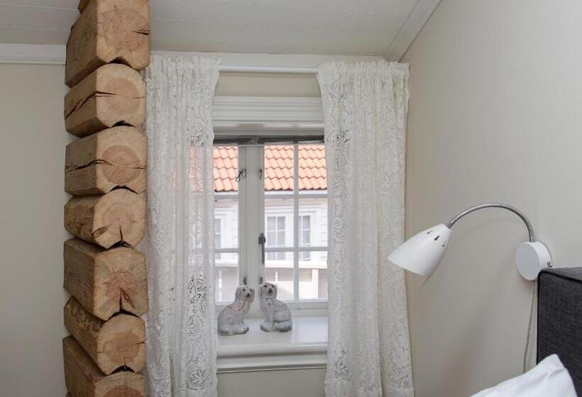 Номер Стандарт, Holsthuset Losji