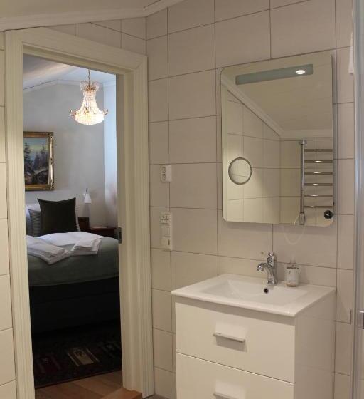 Номер Стандарт, Holsthuset Losji