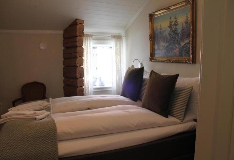 Номер Стандарт, Holsthuset Losji