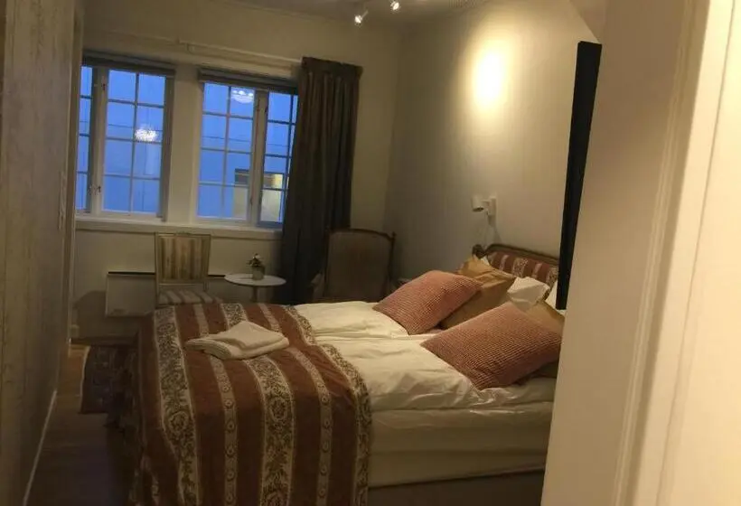 Delüks Oda, Holsthuset Losji