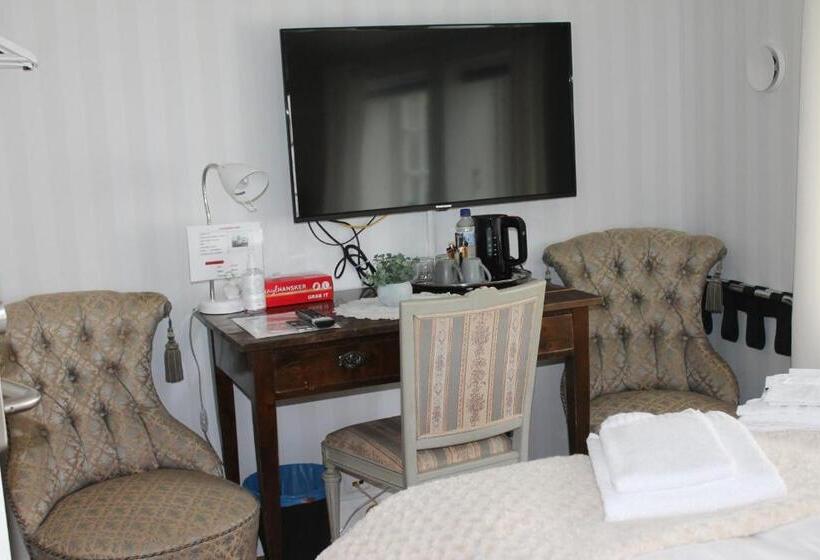 Standard room with outdoor bath, Holsthuset Losji