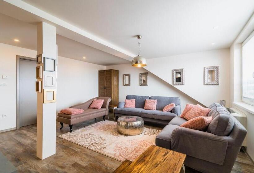 ２ベッドスイートルーム, Pumpion