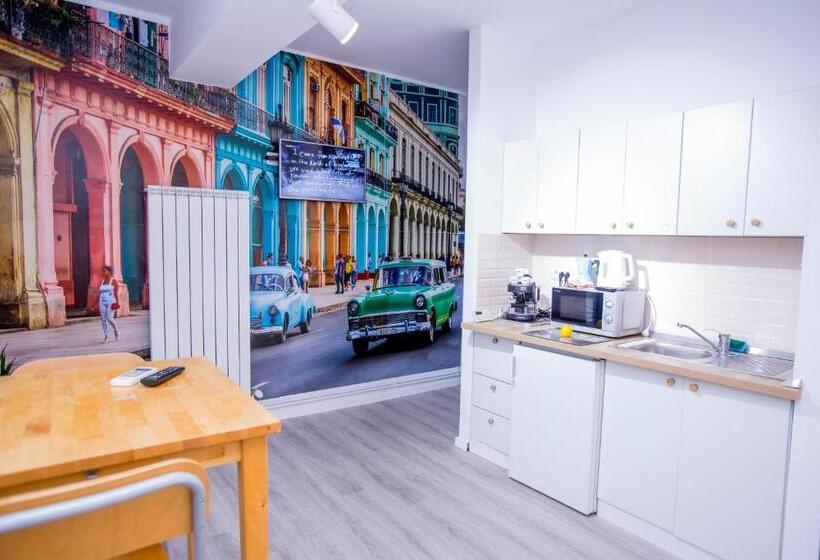 استودیو خانوادگی, Teodoroiu Nr. 5