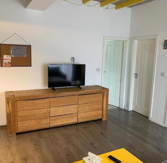 آپارتمان 2 خوابه, Teodoroiu Nr. 5