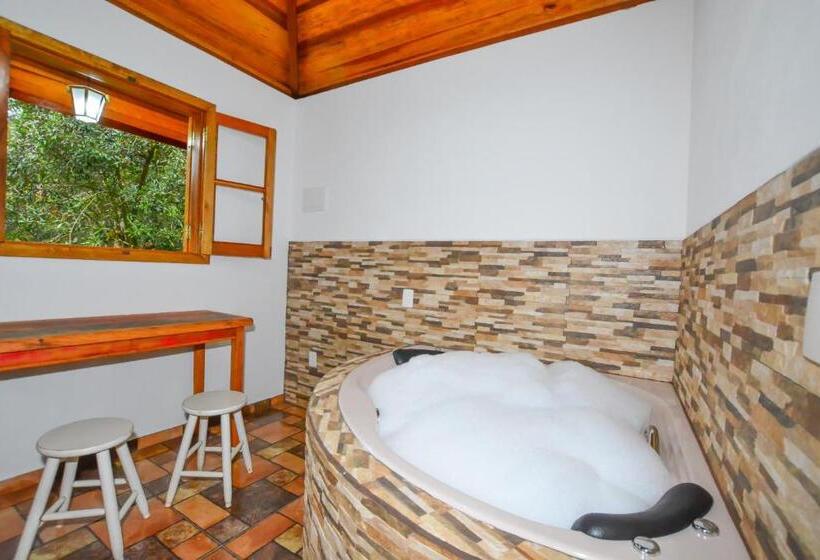 کلبه ییلاقی, Pousada Bruxa Marela