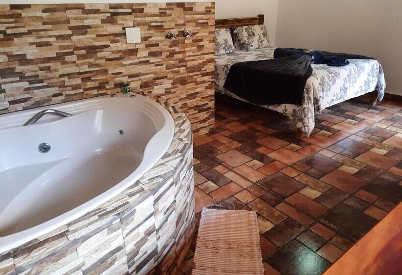 کلبه ییلاقی, Pousada Bruxa Marela