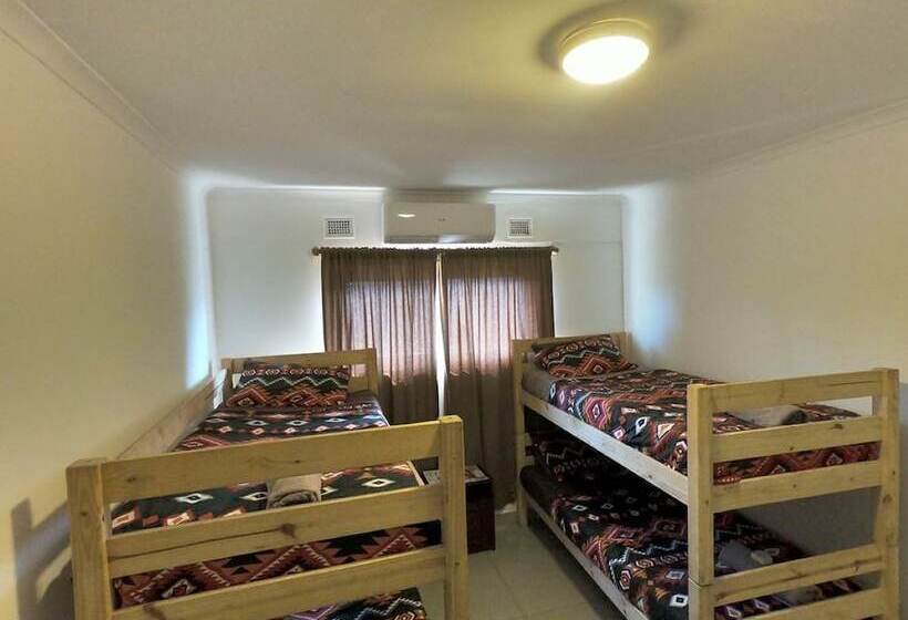 חדר אקונומי לשלושה, Umkomaas Lodge