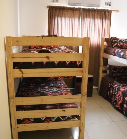 חדר אקונומי לשלושה, Umkomaas Lodge