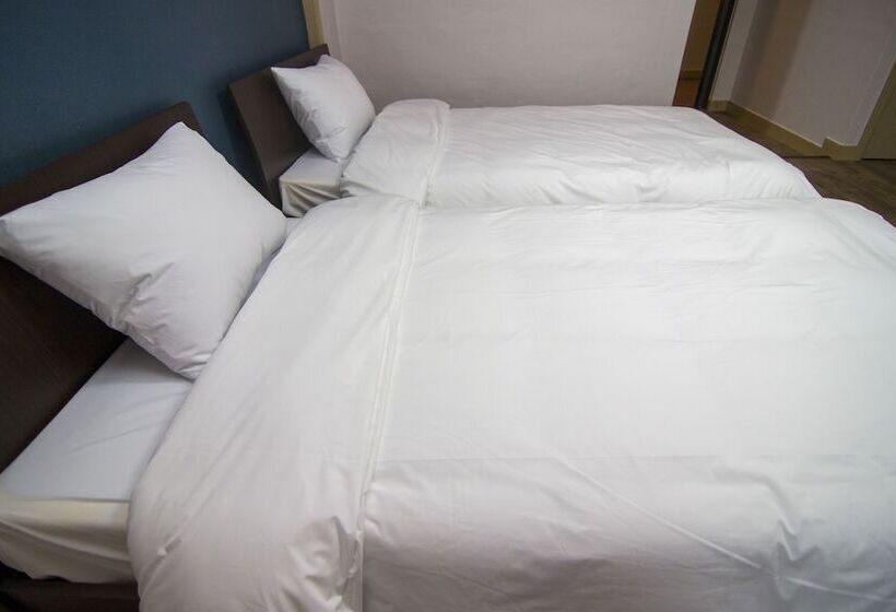 غرفة قياسية ثلاثية مزودة بتراس, Hyundai Elliot Hotel And Resort