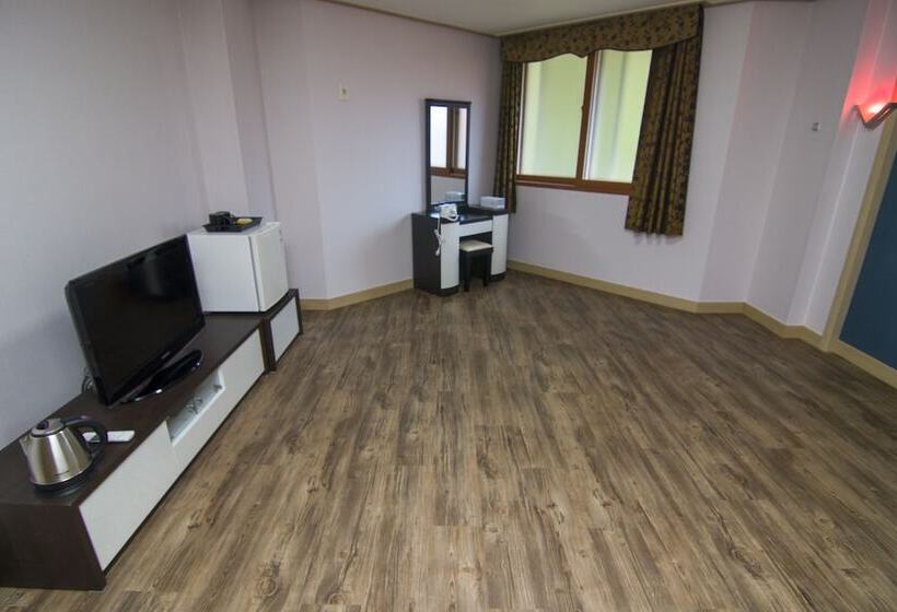 جناح ديلوكس, Hyundai Elliot Hotel And Resort