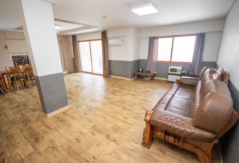 Вилла 4 Спальни, Hyundai Elliot Hotel And Resort