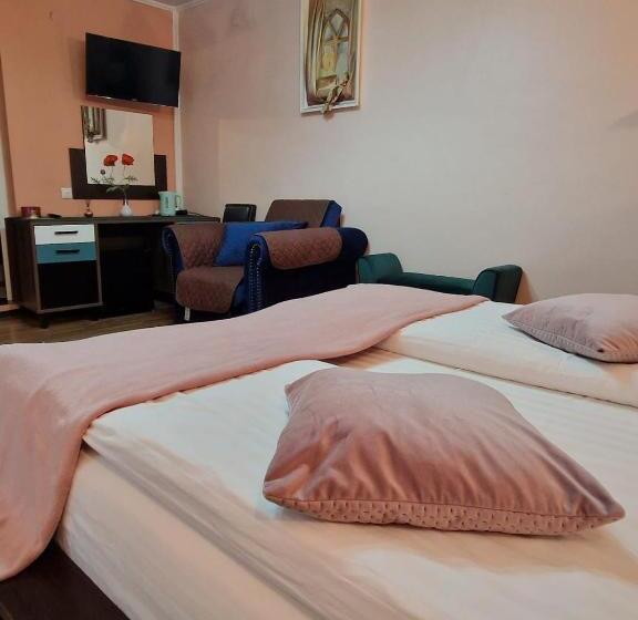 标准间, Amaraz Center