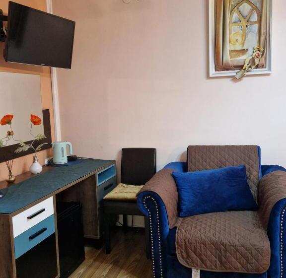 标准间, Amaraz Center