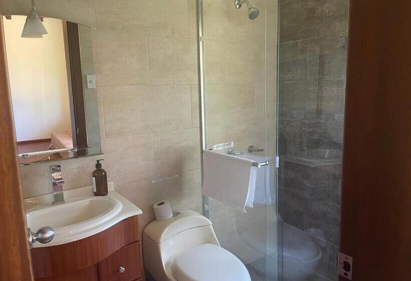 4인용 스탠다드 룸, Quito Airport Suites Hotel