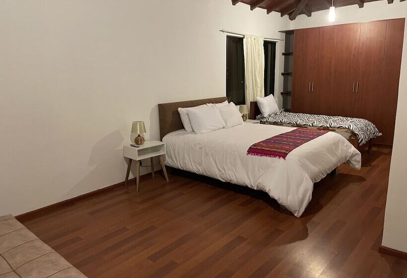 4인용 스탠다드 룸, Quito Airport Suites Hotel