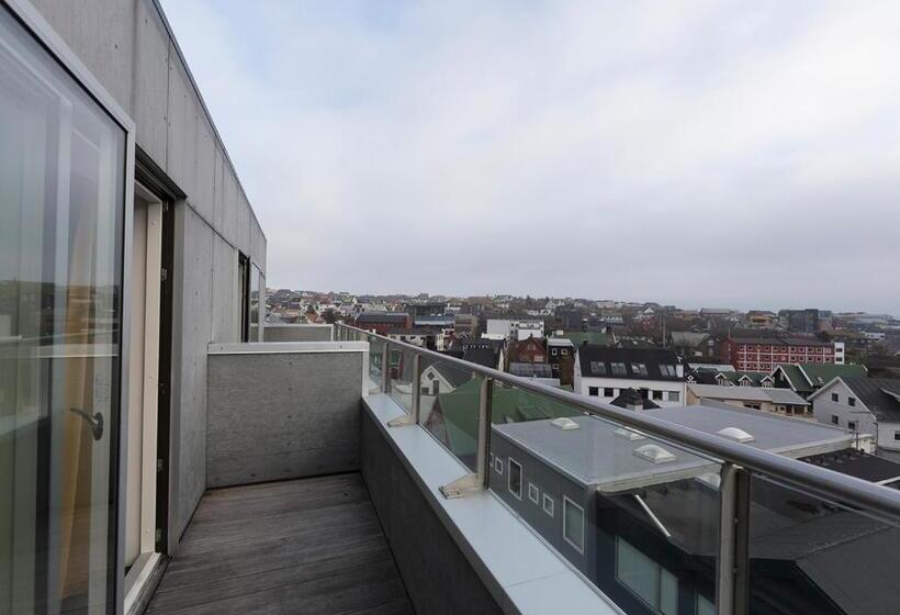 חדר דלוקס עם מרפסת נוף לים, 62n Hotel   City Center