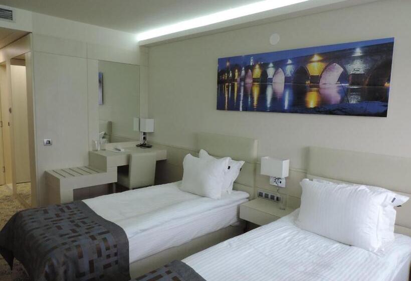 디럭스 룸, Svilena