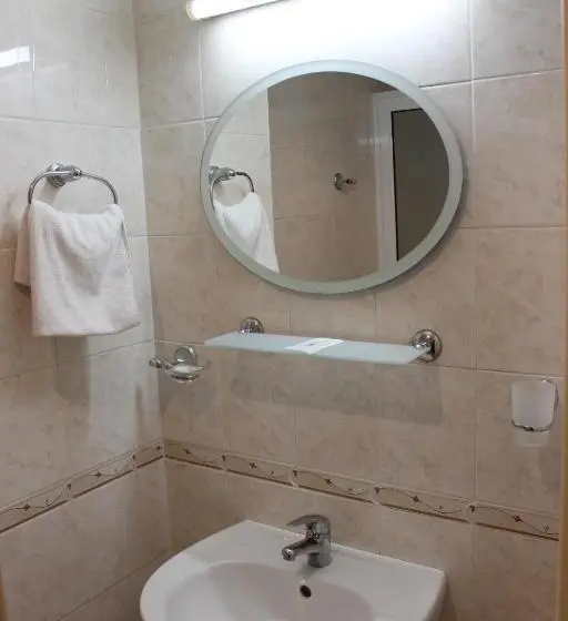 Standard Yhden Hengen Huone, Svilena