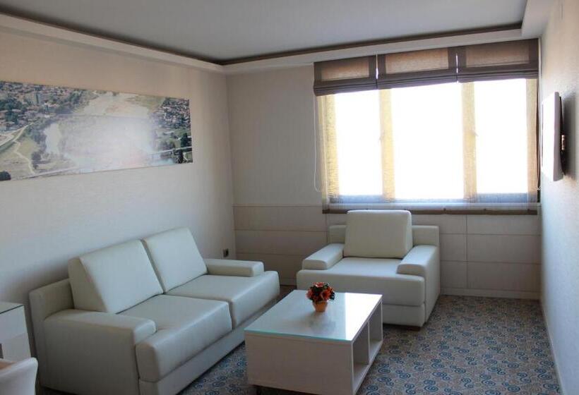 디럭스 스위트, Svilena