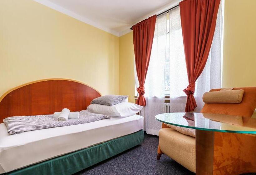 דירת שלושה חדרים, Horská Chata Zelené údolí