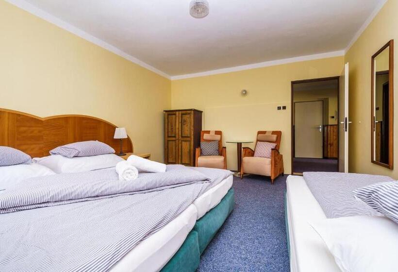 דירת שלושה חדרים, Horská Chata Zelené údolí