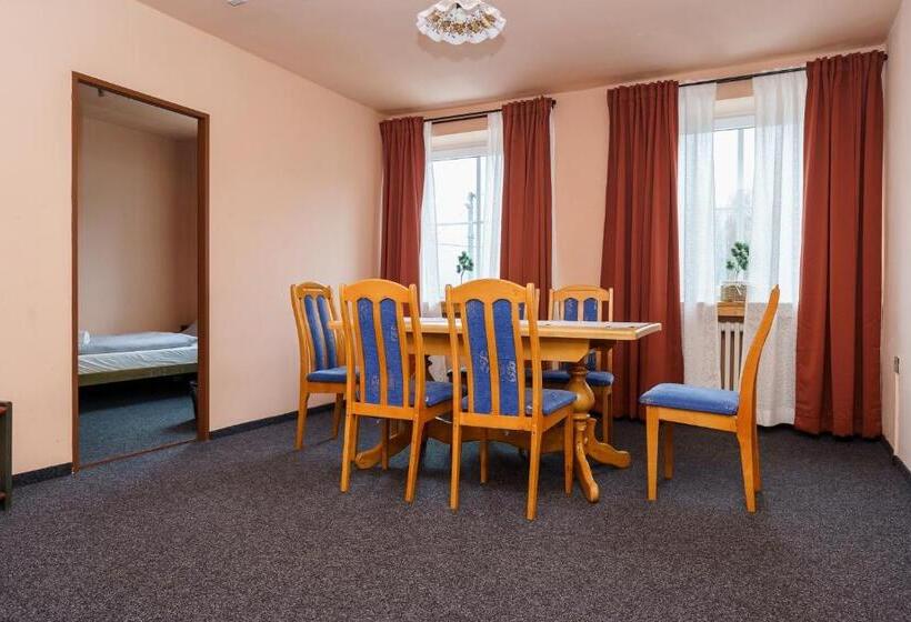 דירת שלושה חדרים, Horská Chata Zelené údolí