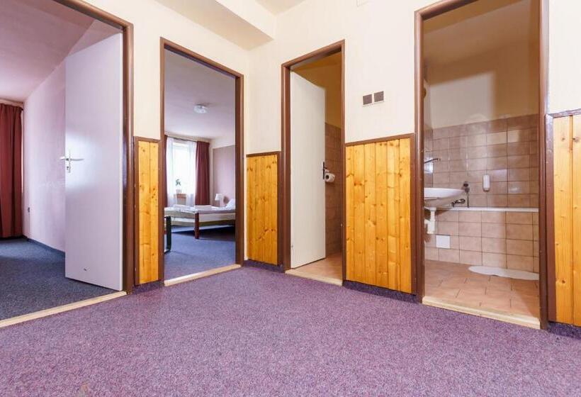 דירת שלושה חדרים, Horská Chata Zelené údolí