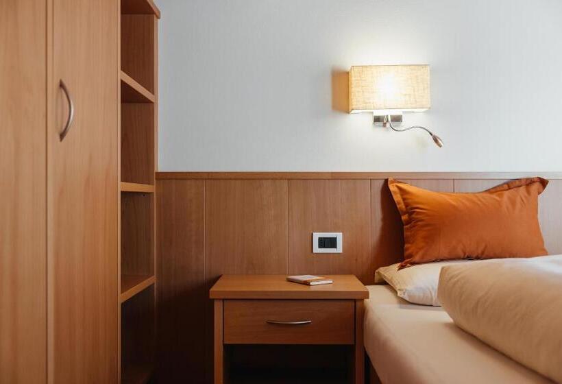 דירת שני חדרים, Apartment Sotmarin