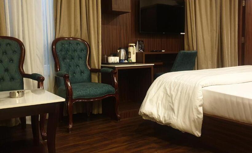 غرفة ديلوكس, Pong View