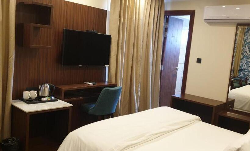 غرفة سوبيريور سرير كينج, Pong View