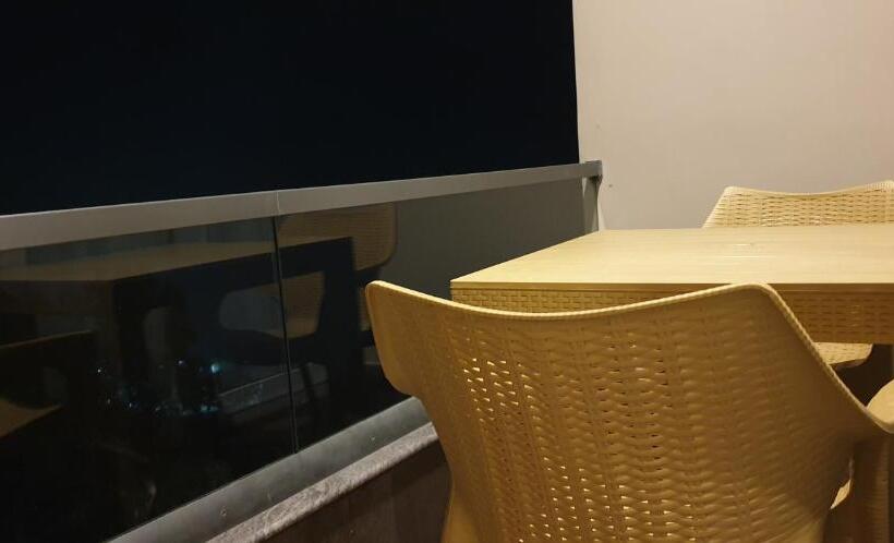 جناح عائلي, Pong View