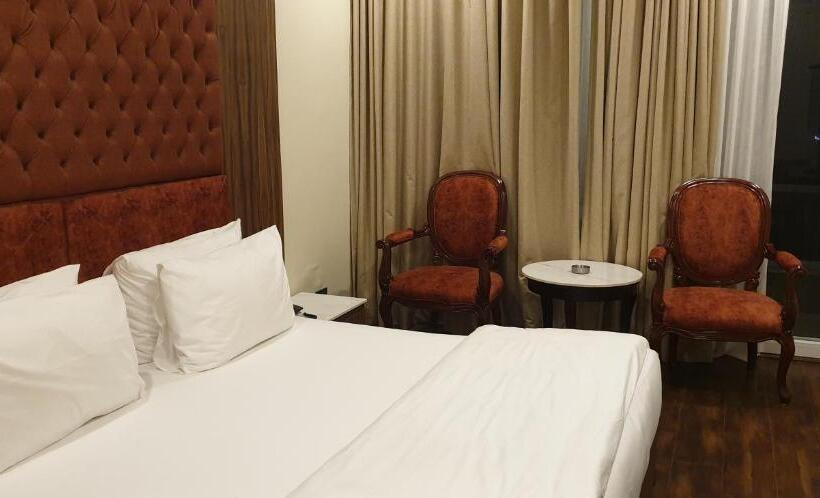 جناح عائلي, Pong View