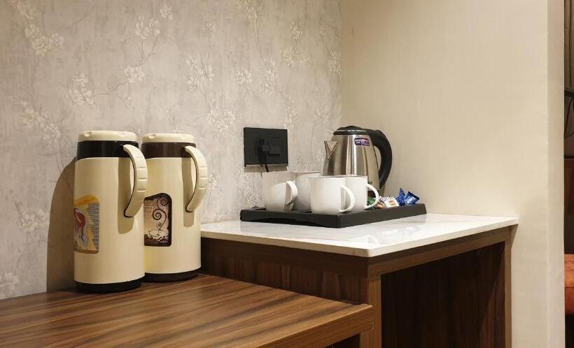 جناح عائلي, Pong View