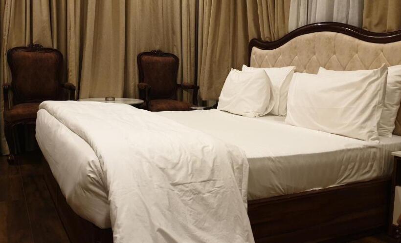 جناح عائلي, Pong View