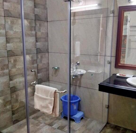 غرفة بريميوم, Pong View