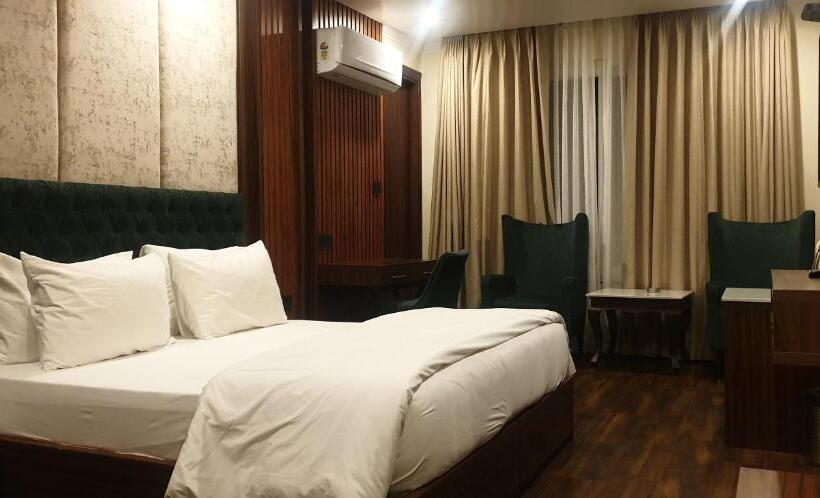 غرفة سوبيريور سرير كينج, Pong View