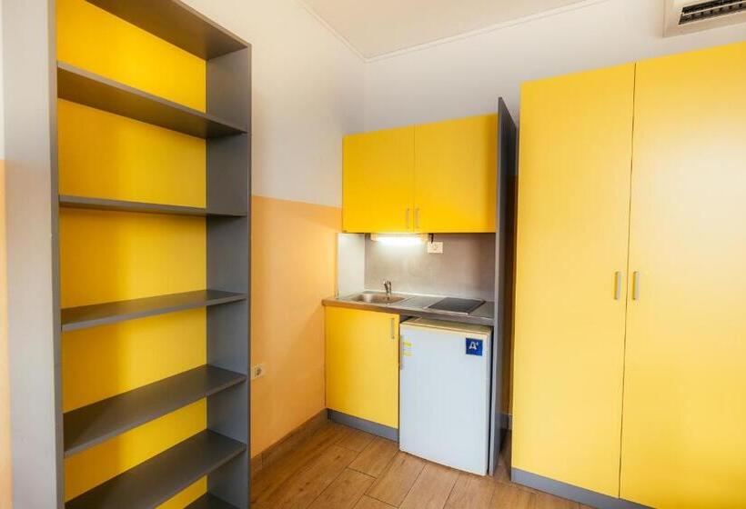 استودیوی استاندارد, Motel Port