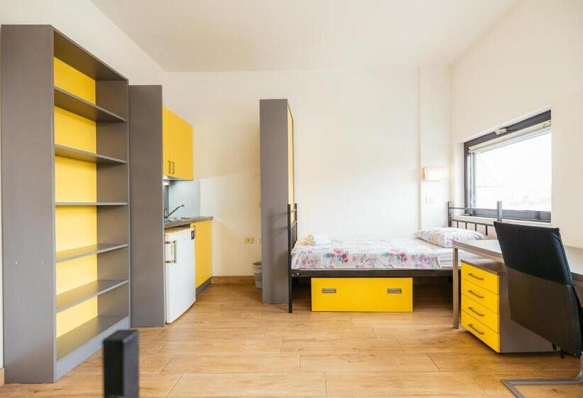 استودیوی استاندارد, Motel Port