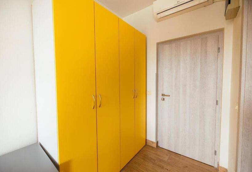 اتاق استاندارد چهار تخته, Motel Port