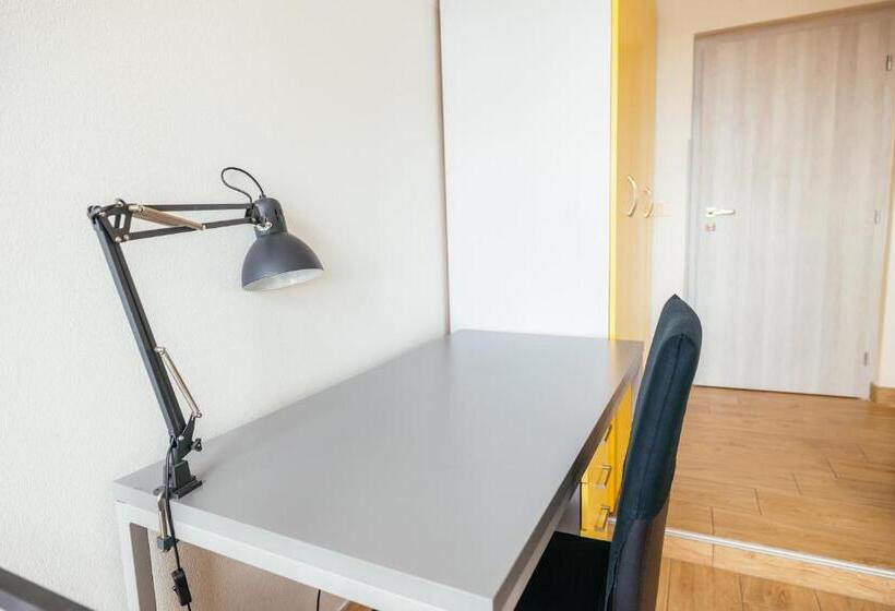 اتاق استاندارد چهار تخته, Motel Port