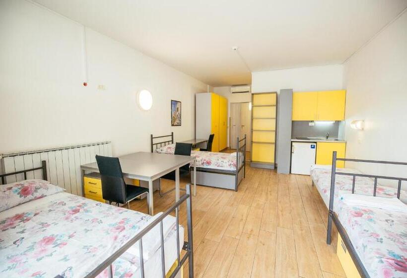 اتاق استاندارد چهار تخته, Motel Port