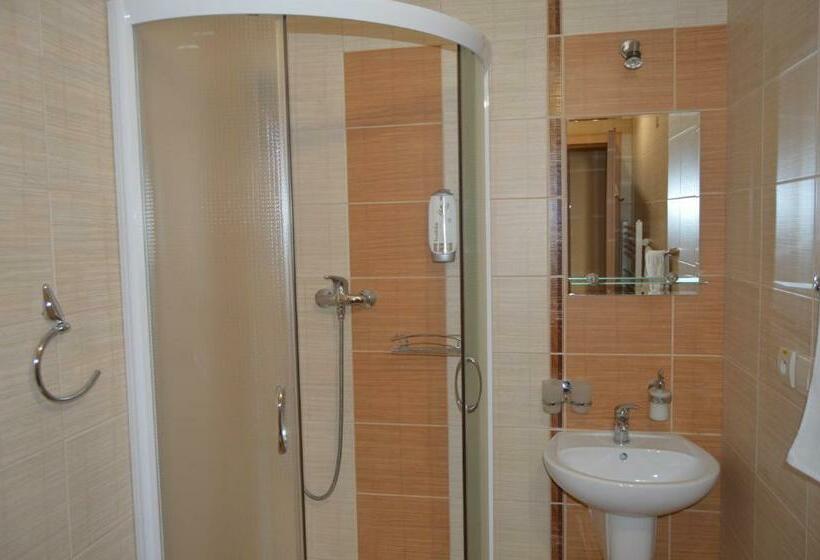 اتاق استاندارد سه نفره, Penzion Oaza Prievidza